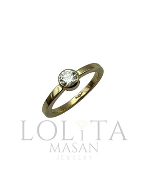 Gold ring with diamond