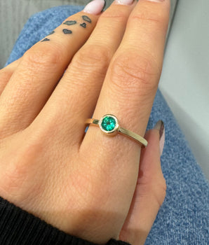 Size 18.75, Yellow Gold ring with emerald 0.51ct