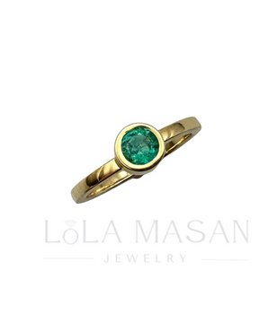 Size 18.75, Yellow Gold ring with emerald 0.51ct