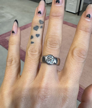 Pieejams uzreiz! Izmērs 17.6, Sudraba gredzens ar moisanītu, 8mm