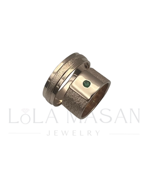 Gold rings with emerald